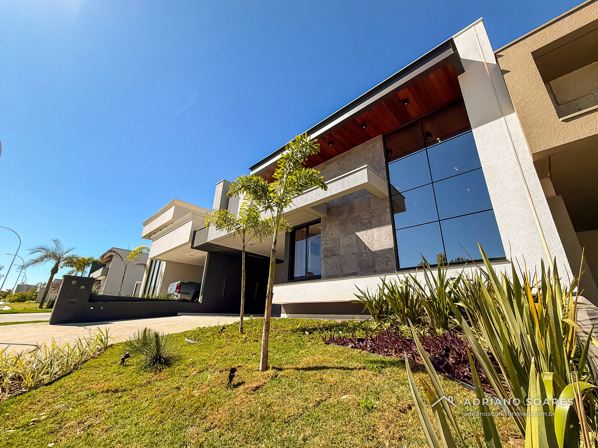 Casa térrea 3 suítes com piscina ampla e cozinha com ilha, Jardim Residencial Dona Maria Cândida, Indaiatuba. Foto 2 de 15