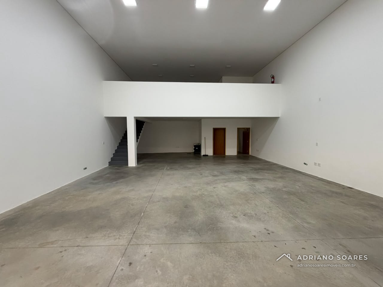 Salão comercial de 228 m² com mezanino no Jardim Pedroso, Jardim Pedroso, Indaiatuba. Foto 1 de 9