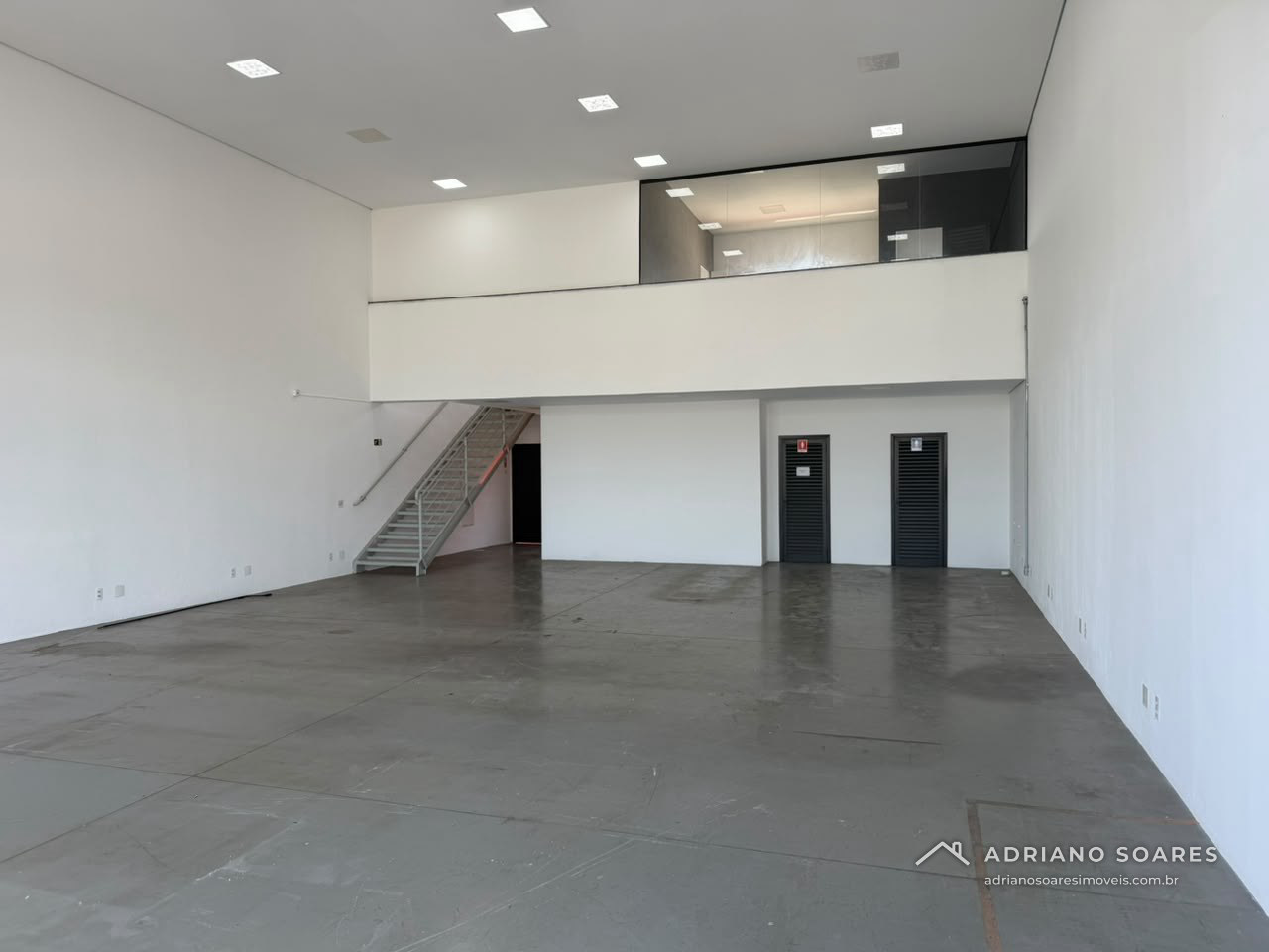 Salão comercial de 240 m² com mezanino na Av. Manoel Ruz Peres, Jardim Veneza, Indaiatuba. Foto 1 de 8