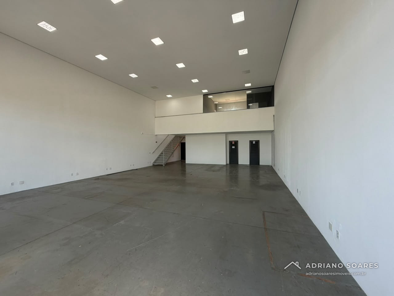 Salão comercial de 240 m² com mezanino na Av. Manoel Ruz Peres, Jardim Veneza, Indaiatuba. Foto 2 de 8